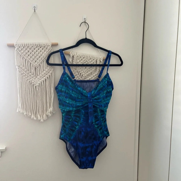 Miraclesuit The Beach Goes On Pinup One Piece Bathing Suit - Picture 2 of 7